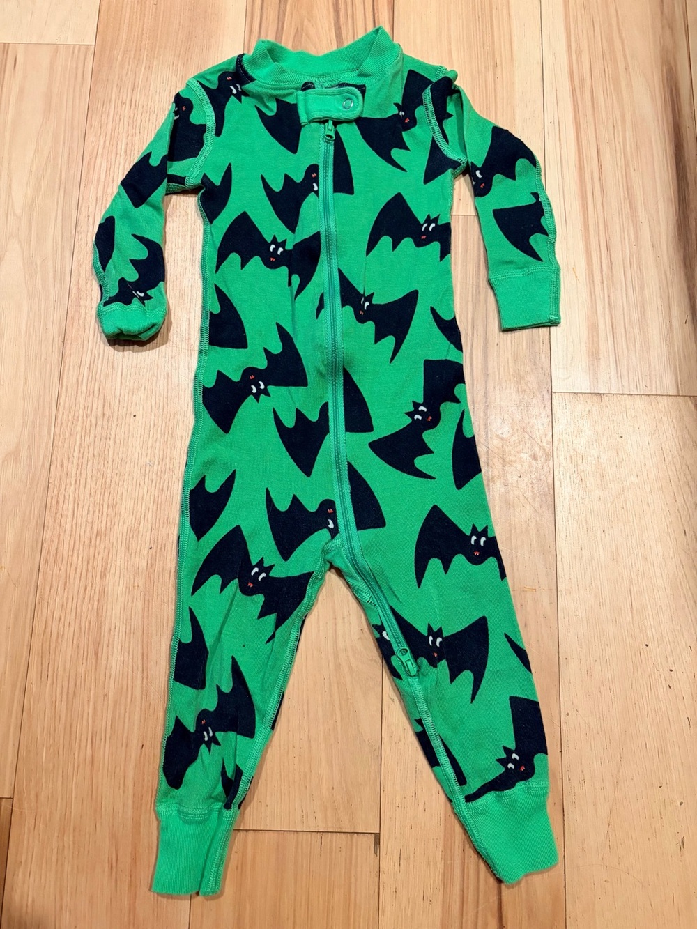 Hanna Andersson HALLOWEEN Bat Print Zip One-Piece pajamas (18-24mo)